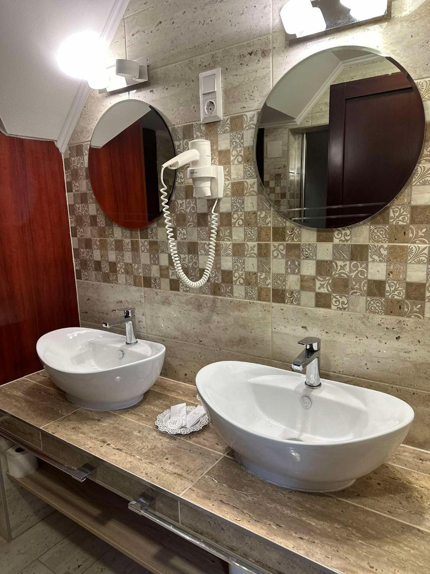 Aqua Villa Έγκερ Εξωτερικό φωτογραφία